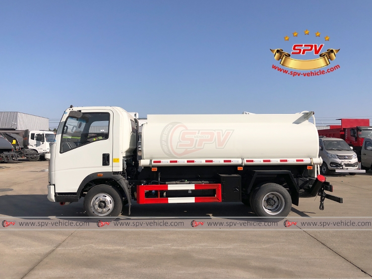 5,000 Litres Petroleum Tank Truck Sinotruk - LS